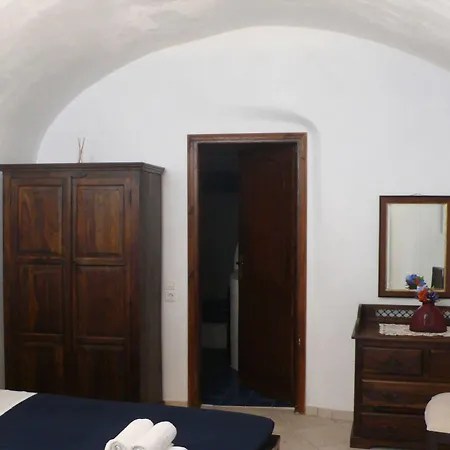 別荘 Iridanos Cave House メガロホリ